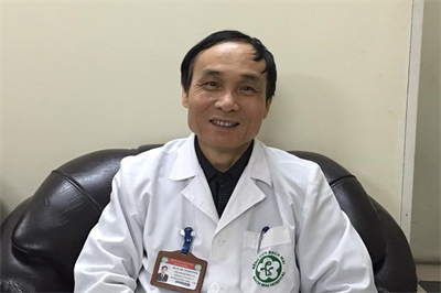 Thăm hỏi các bệnh nhân 